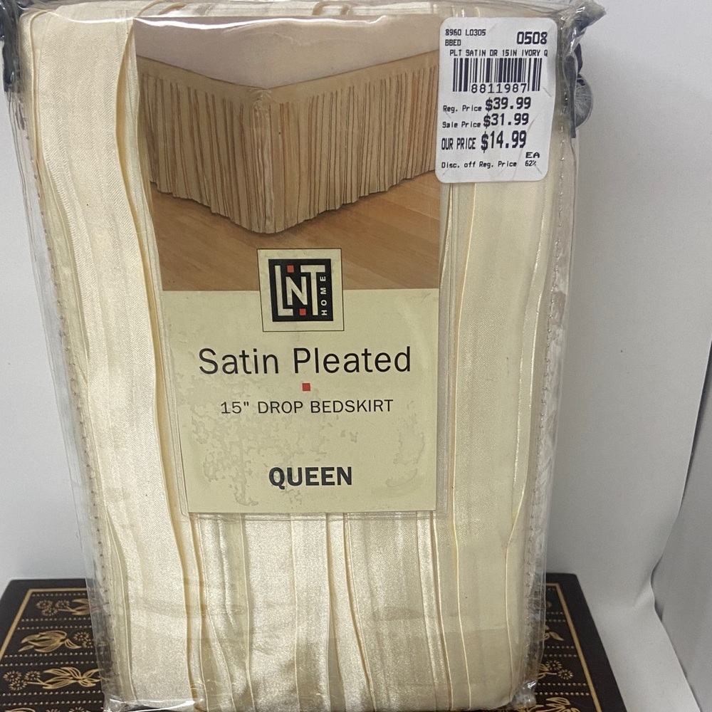Satin Pleated Queen Bedskirt NOS Estate sale find.  Gorgeous champagne color !!!